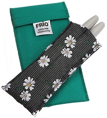 etui frio czarne w stokrotki